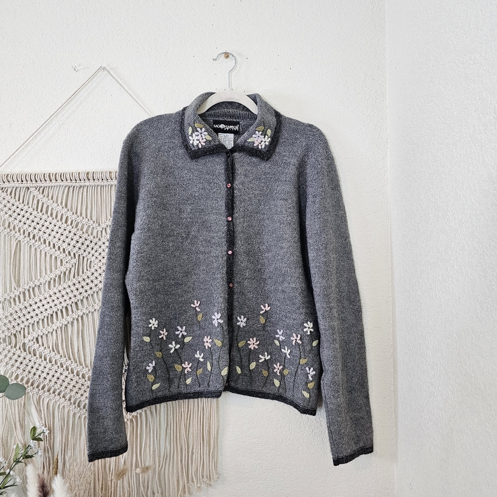 Sag Harbor Wool Blend, Embroidered Grandma cottage Cardigan! Size Large.